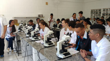 Centro Universitário recebe a visita de alunos do Ensino Médio