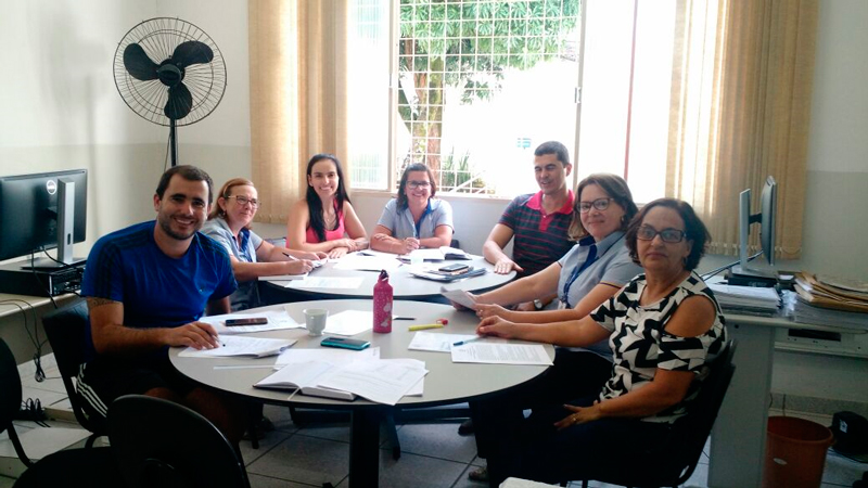 EQUIPE DO PIBID DEBATE NOVOS EDITAIS DA CAPES