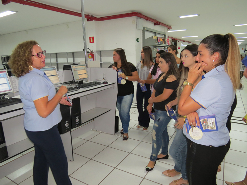 Alunas de Pedagogia participam de Aula Inaugural e treinamento na Biblioteca