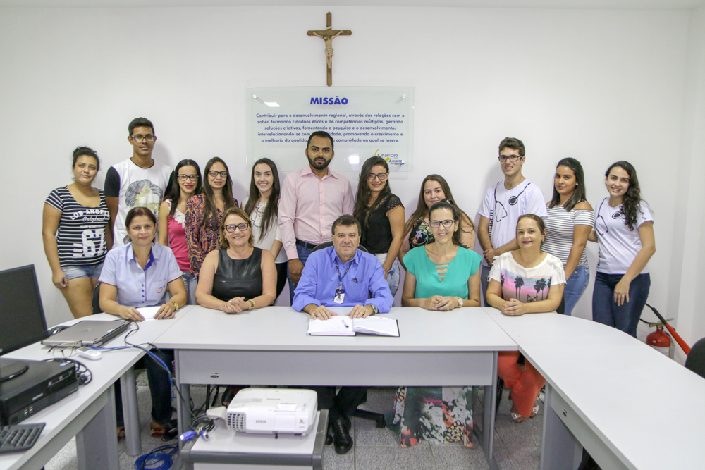 MEMBROS DO DIRETÓRIO ACADÊMICO DO CURSO DE ENFERMAGEM TOMAM POSSE