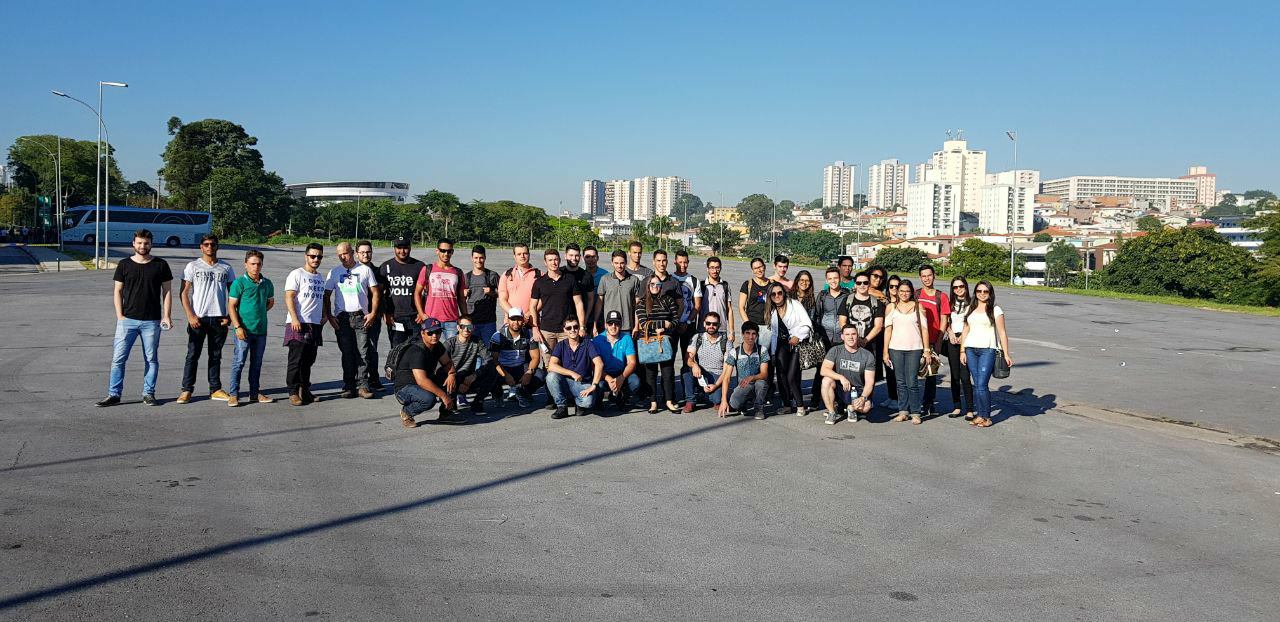 DISCENTES DE ENGENHARIA CIVIL VISITAM A FEICON BATIMAT