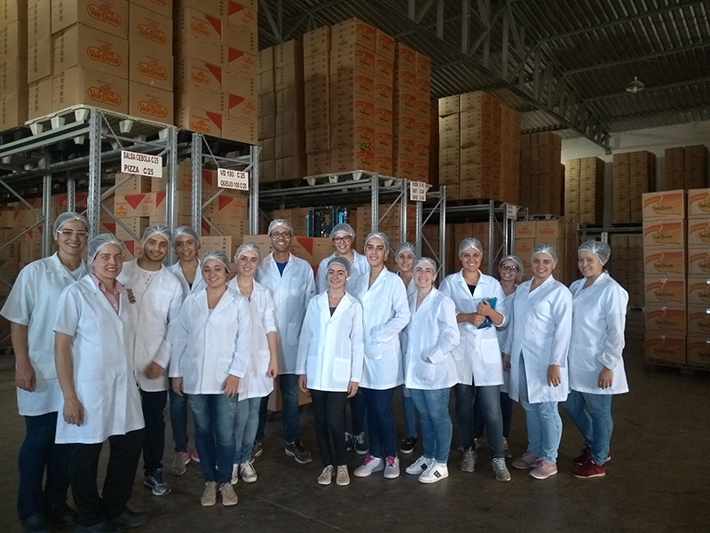 ALUNOS DE ENGENHARIA QUÍMICA VISITAM INDÚSTRIA DE ALIMENTOS