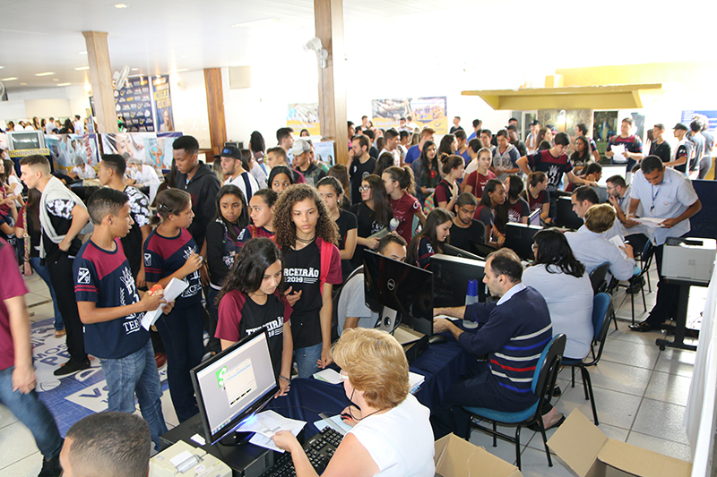 MOSTRA DE PROFISSÕES 2018 RECEBE ALUNOS DE APROXIMADAMENTE CEM ESCOLAS DA REGIÃO