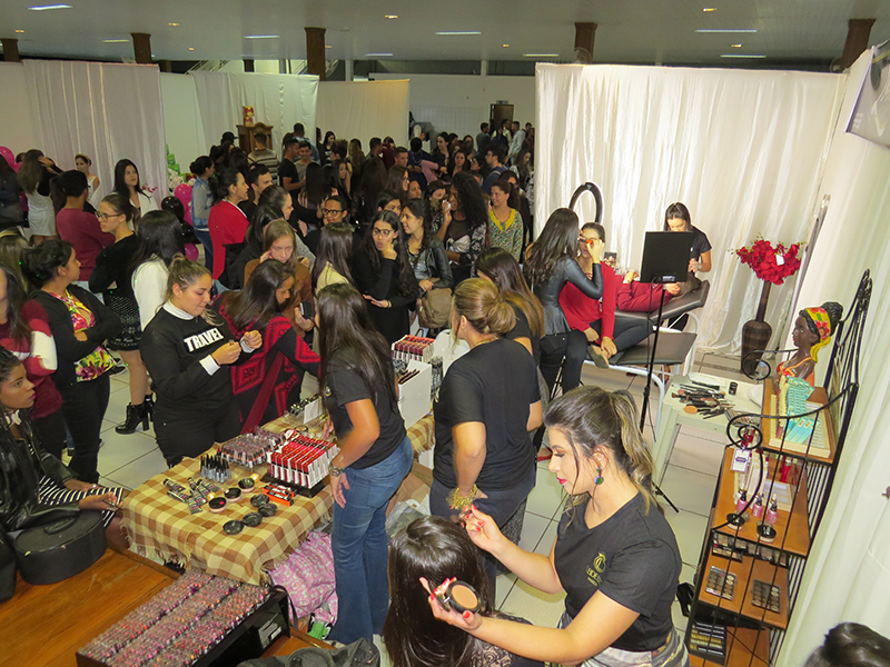 ALUNOS PARTICIPAM DO EVENTO “INFLUÊNCIA DA NUTRIÇÃO NA ESTÉTICA CAPILAR”