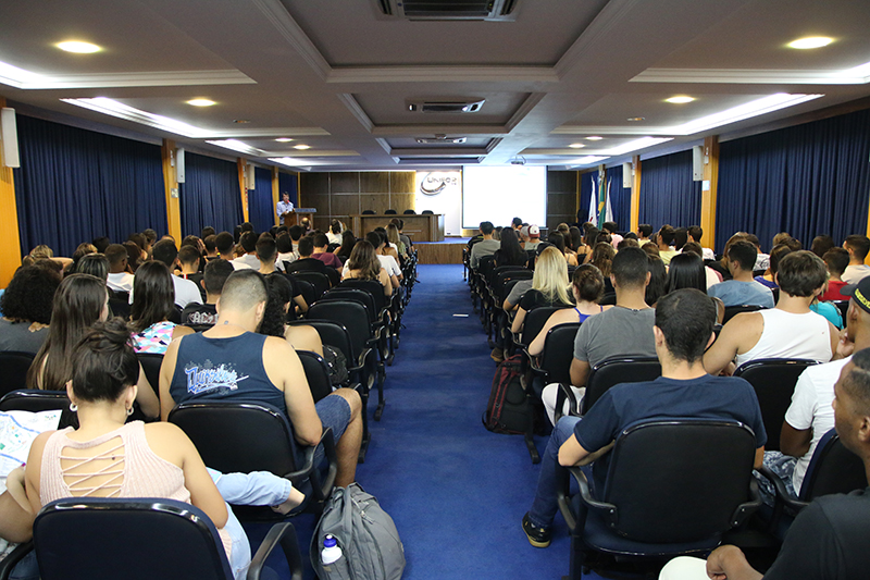 REITORIA DO CENTRO UNIVERSITÁRIO DE FORMIGA REALIZA ENCONTRO COM CALOUROS