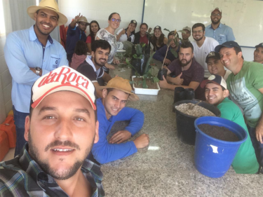 ALUNOS DE ENGENHARIA AGRONÔMICA PARTICIPAM DE ATIVIDADES DE CAMPO