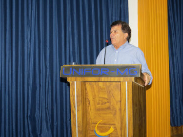 ALUNOS PARTICIPAM DE PALESTRA SOBRE NOVAS TECNOLOGIAS PARA REVESTIMENTOS CIMENTÍCIOS