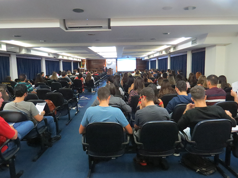 ALUNOS DO UNIFOR-MG PARTICIPAM DE EVENTO SOBRE POLÍTICAS PÚBLICAS