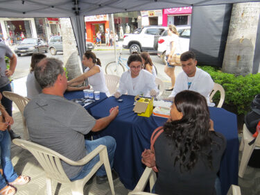 MOBILIZAÇÃO “MAIO AMARELO” É REALIZADA NA PRAÇA GETÚLIO VARGAS