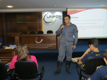 ALUNOS DO COLÉGIO UNIFOR PARTICIPAM DA PALESTRA “CONSCIÊNCIA E SEGURANÇA NO TRÂNSITO”