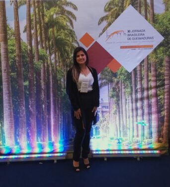 ACADÊMICA DE ENFERMAGEM PARTICIPA DA XI JORNADA BRASILEIRA DE QUEIMADURAS