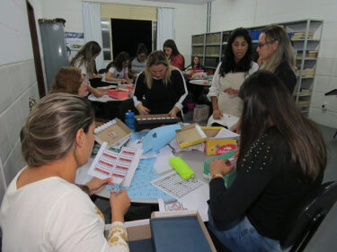 OFICINAS PEDAGÓGICAS ABORDAM DESAFIOS E INOVAÇÕES DA PRÁTICA DOCENTE