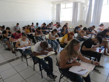 ESTUDANTES DA REGIÃO PARTICIPAM DO VESTIBULAR 2020 DO UNIFOR-MG
