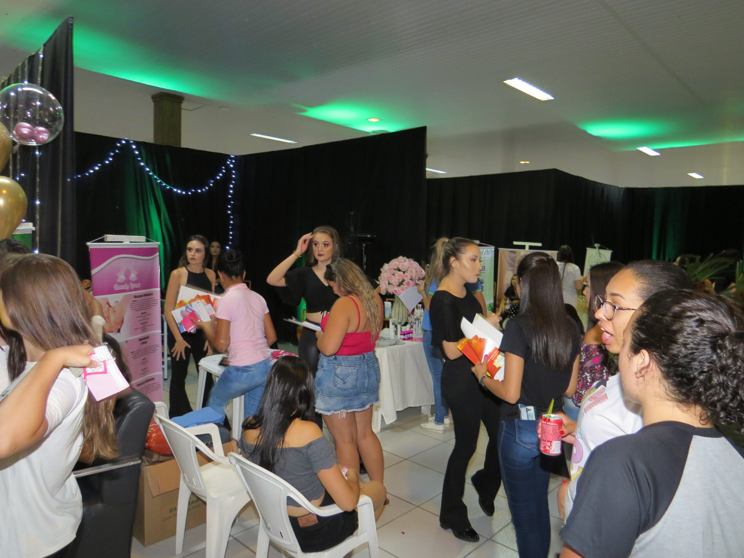 ALUNAS DO CURSO DE ESTÉTICA PROMOVEM A BEAUTY SPACE