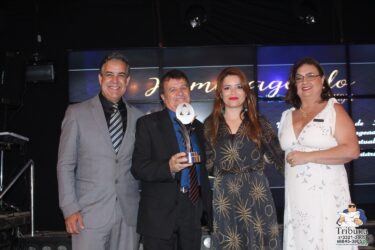 REITOR DO UNIFOR-MG É HOMENAGEADO DO PRÊMIO MÉRITO LOJISTA & EMPRESARIAL