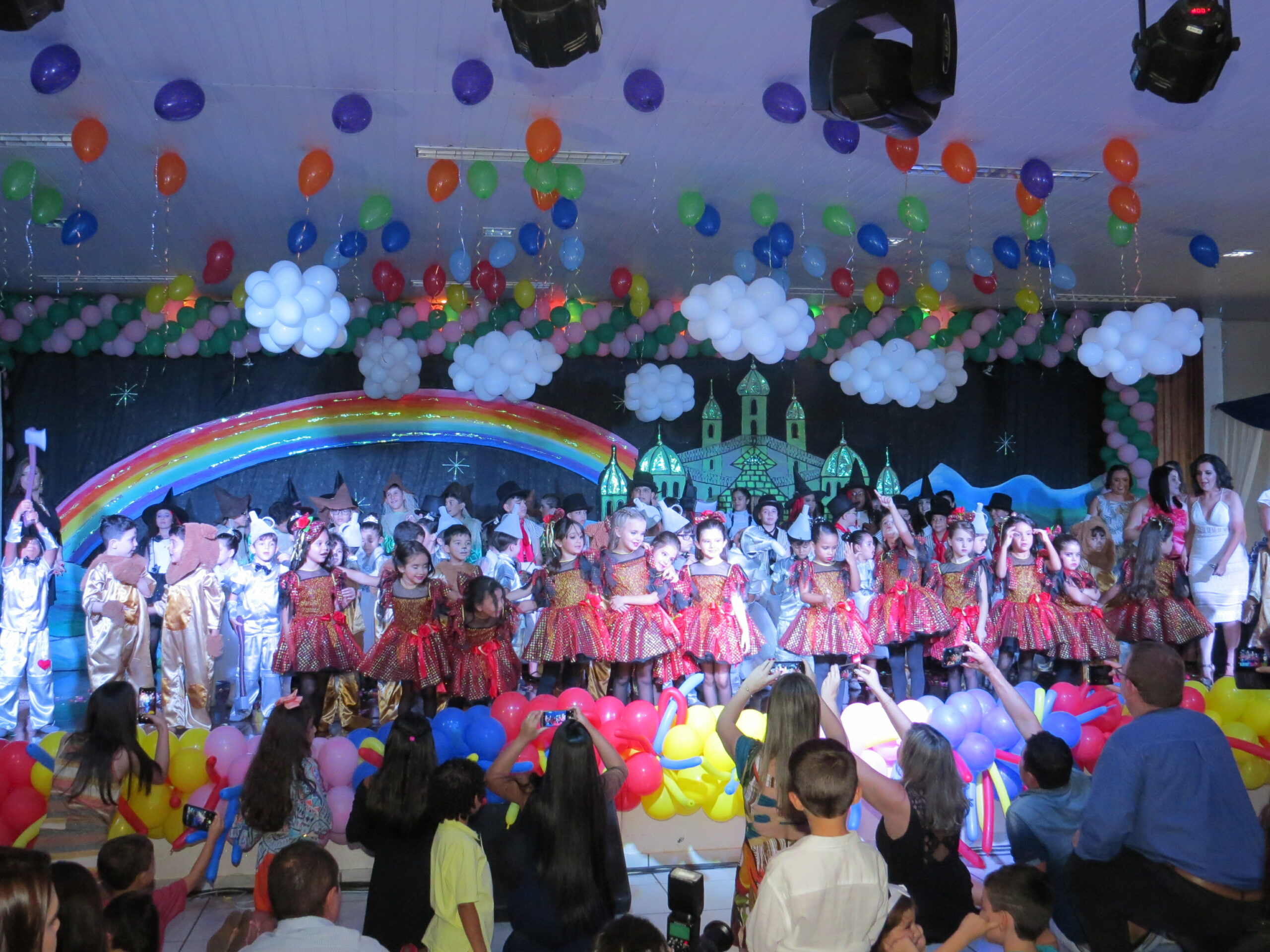 COLÉGIO UNIFOR PROMOVE FORMATURA DO 2º PERÍODO DA EDUCAÇÃO INFANTIL E DO 5º ANO DO ENSINO FUNDAMENTAL