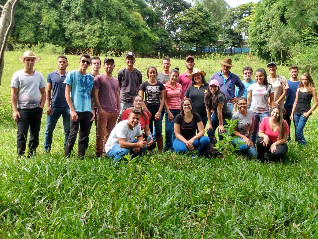 ALUNOS DE ENGENHARIA AGRONÔMICA PARTICIPAM DE AULA PRÁTICA INTERDISCIPLINAR