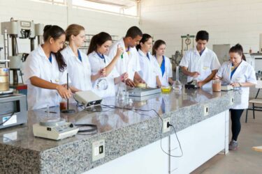 LABORATÓRIO DE CIÊNCIAS DA TERRA