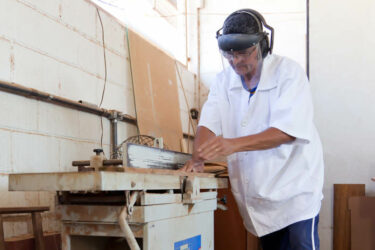 LABORATÓRIO DE ESTRUTURAS METÁLICAS E DE MADEIRA