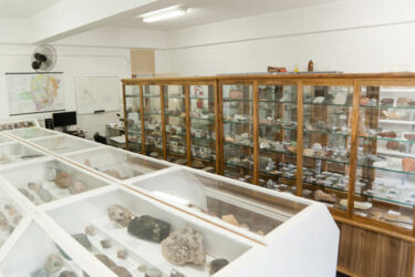 LABORATÓRIO DE MINERALOGIA