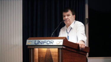 UNIFOR-MG PROMOVE ENCONTRO COM CALOUROS
