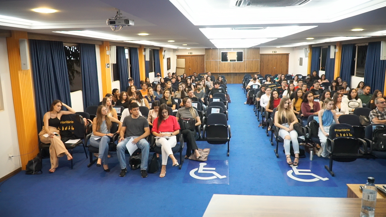 ALUNOS DE DIREITO PARTICIPAM DE SIMULAÇÃO DO CONGRESSO NACIONAL