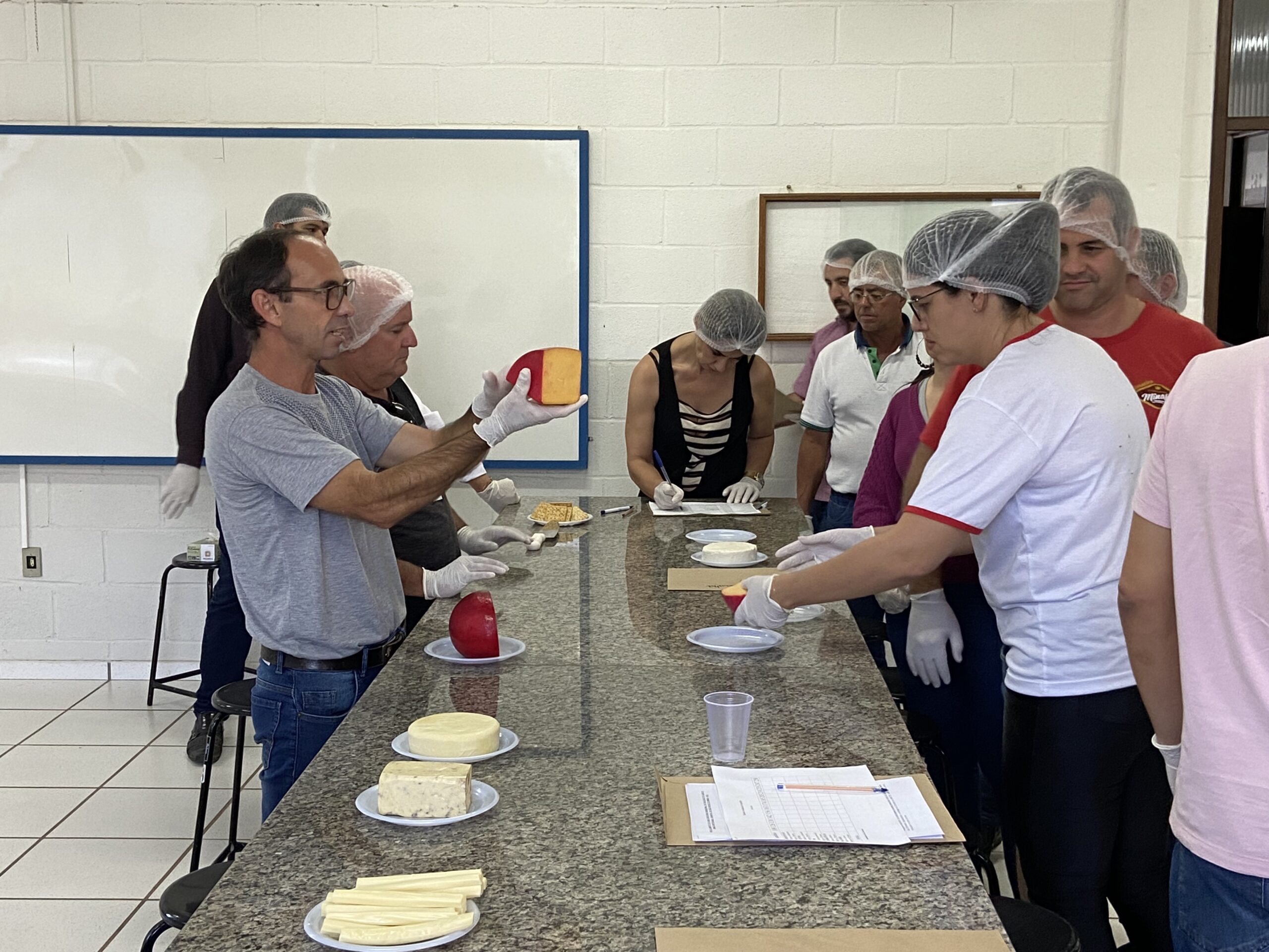 CURSO DE DEGUSTAÇÃO DE QUEIJOS É REALIZADO NA FAZENDA DO UNIFOR-MG