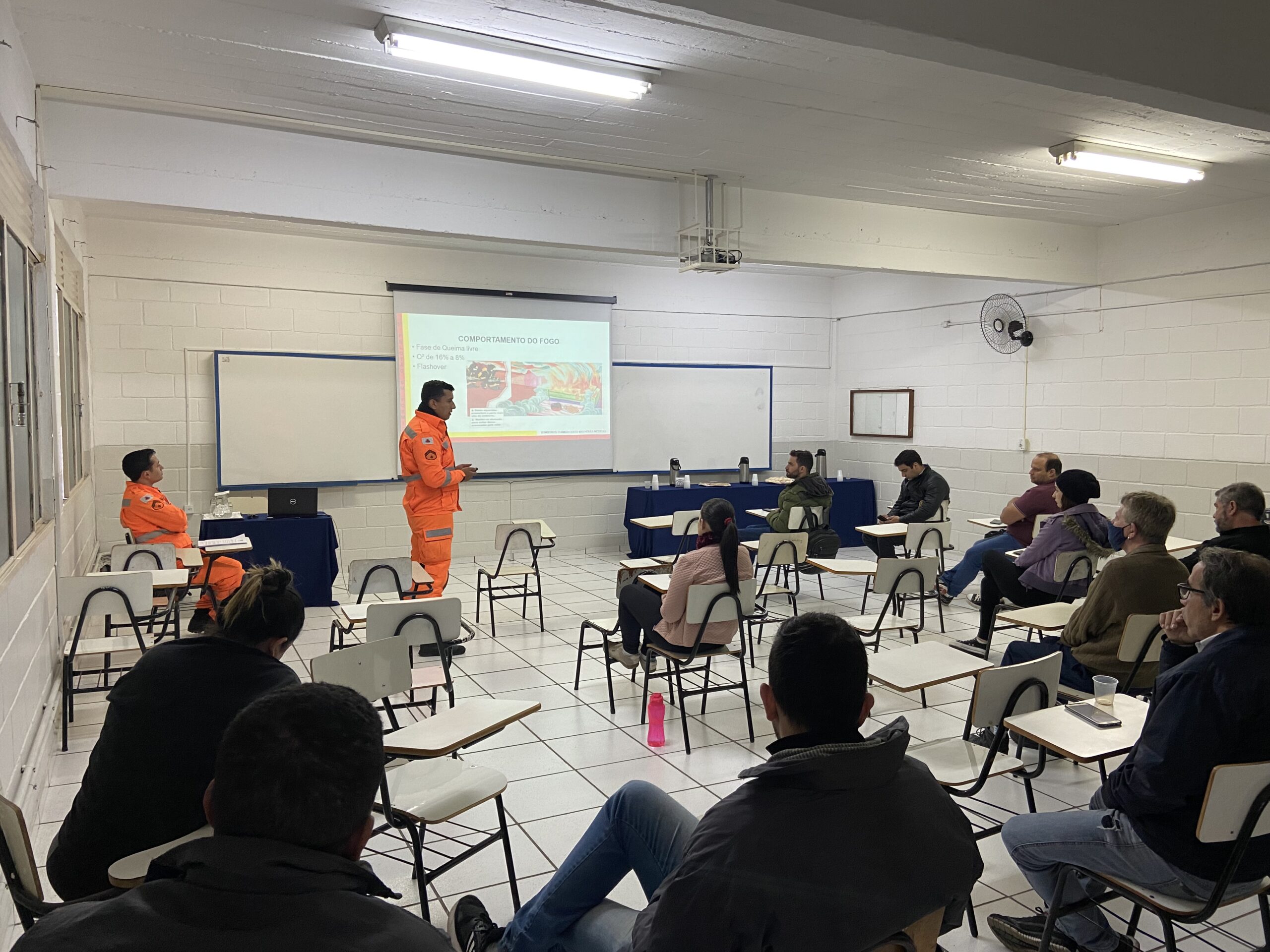 COLABORADORES DO UNIFOR-MG PARTICIPAM DE TREINAMENTO DE BRIGADISTA