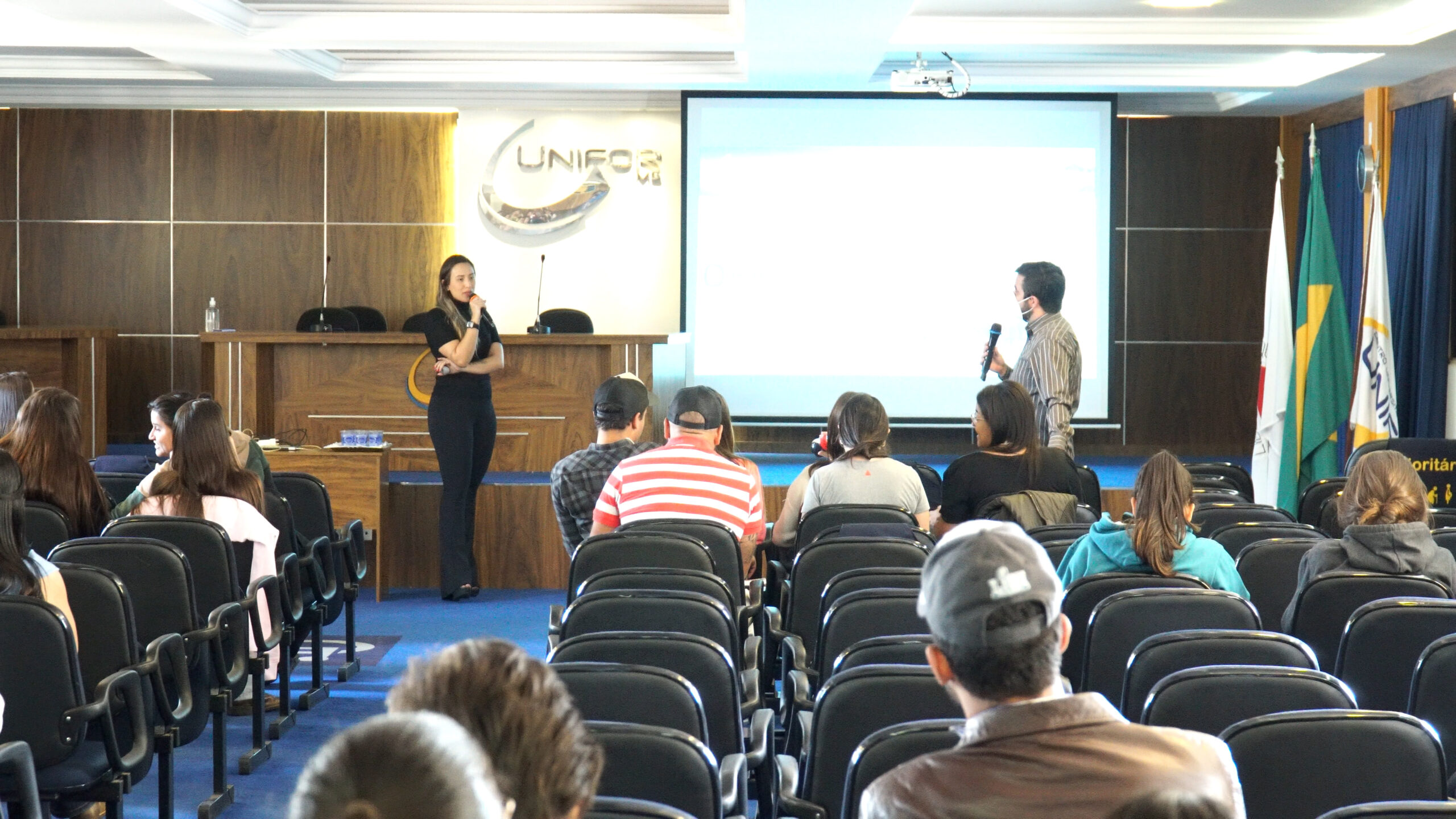 PROFISSIONAIS DE SUCESSO MINISTRAM PALESTRAS EM EVENTO DA MEDICINA VETERINÁRIA