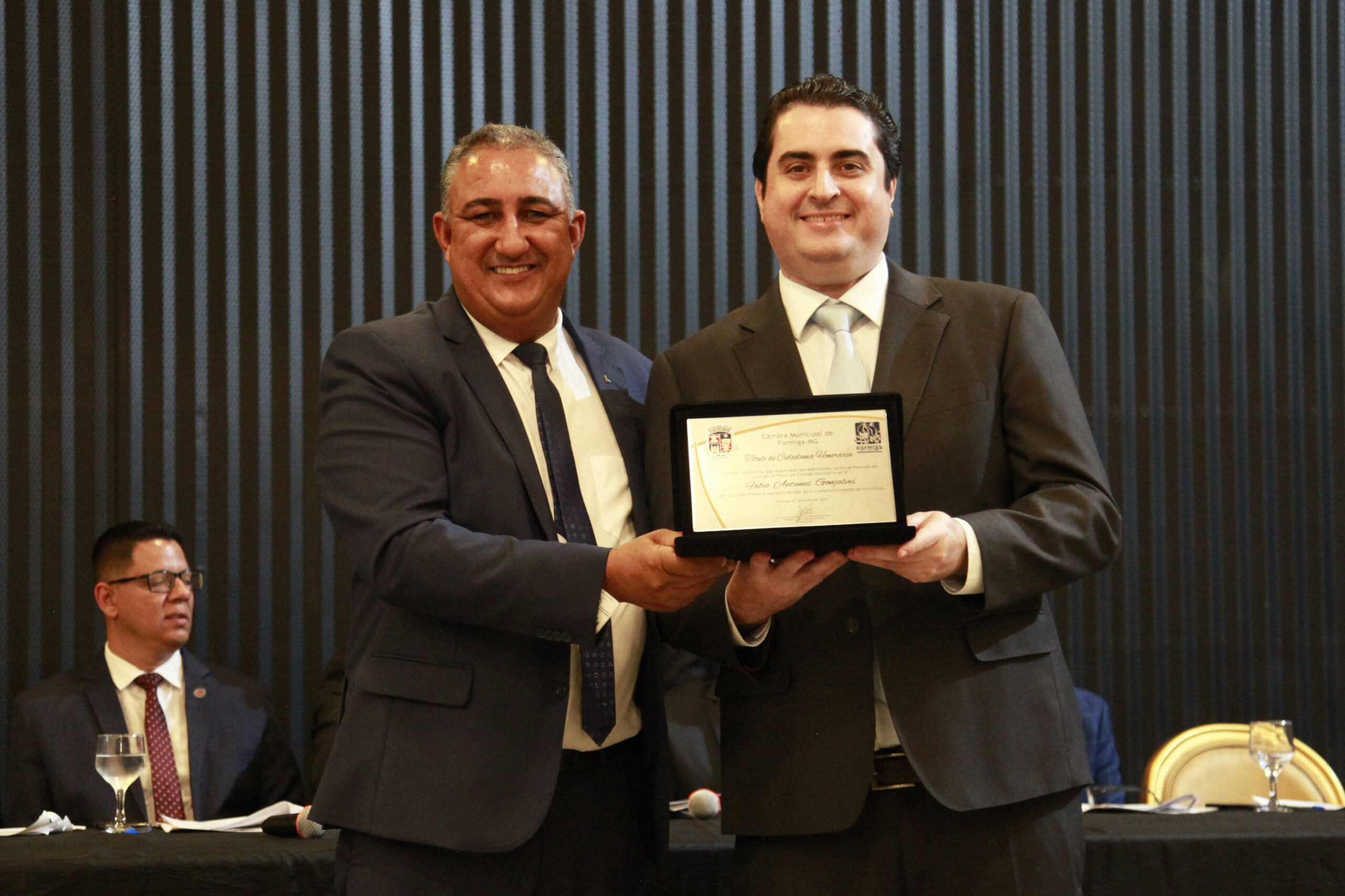 COORDENADOR DO CURSO DE DIREITO RECEBE TÍTULO DE CIDADANIA HONORÁRIA 