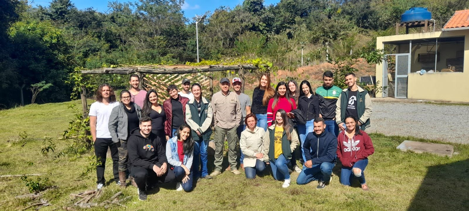 DISCENTES VISITAM CENTRO DE TRIAGEM E REABILITAÇÃO DE ANIMAIS SILVESTRES