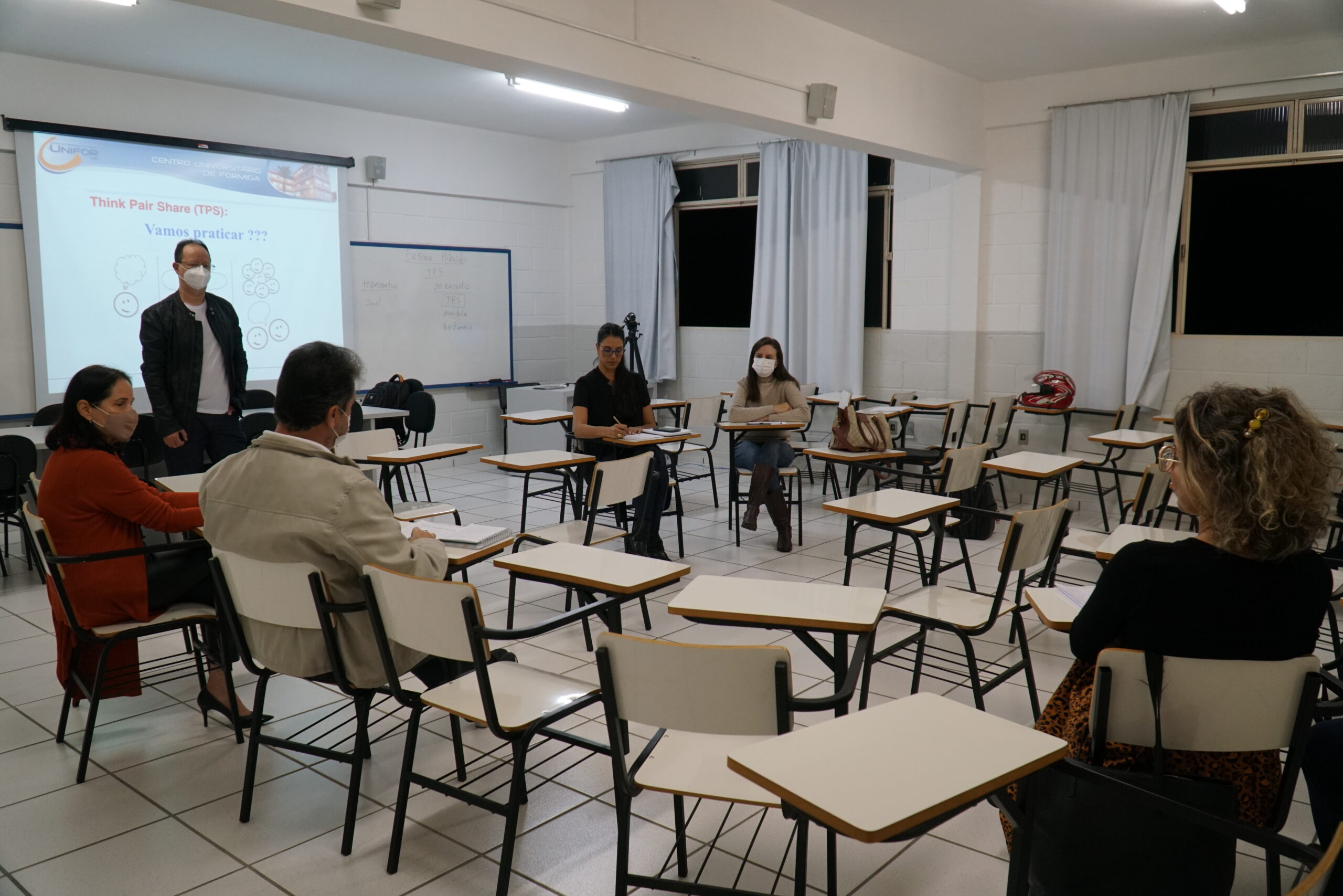 PROFESSORES PARTICIPAM DE OFICINA TPS NO ENSINO HÍBRIDO