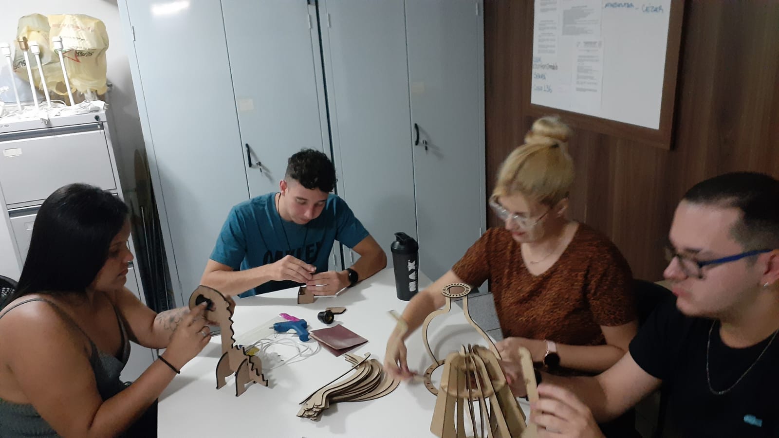 ALUNOS DE DESIGN DE INTERIORES PARTICIPAM DE PROJETO SOBRE LUMINÁRIAS