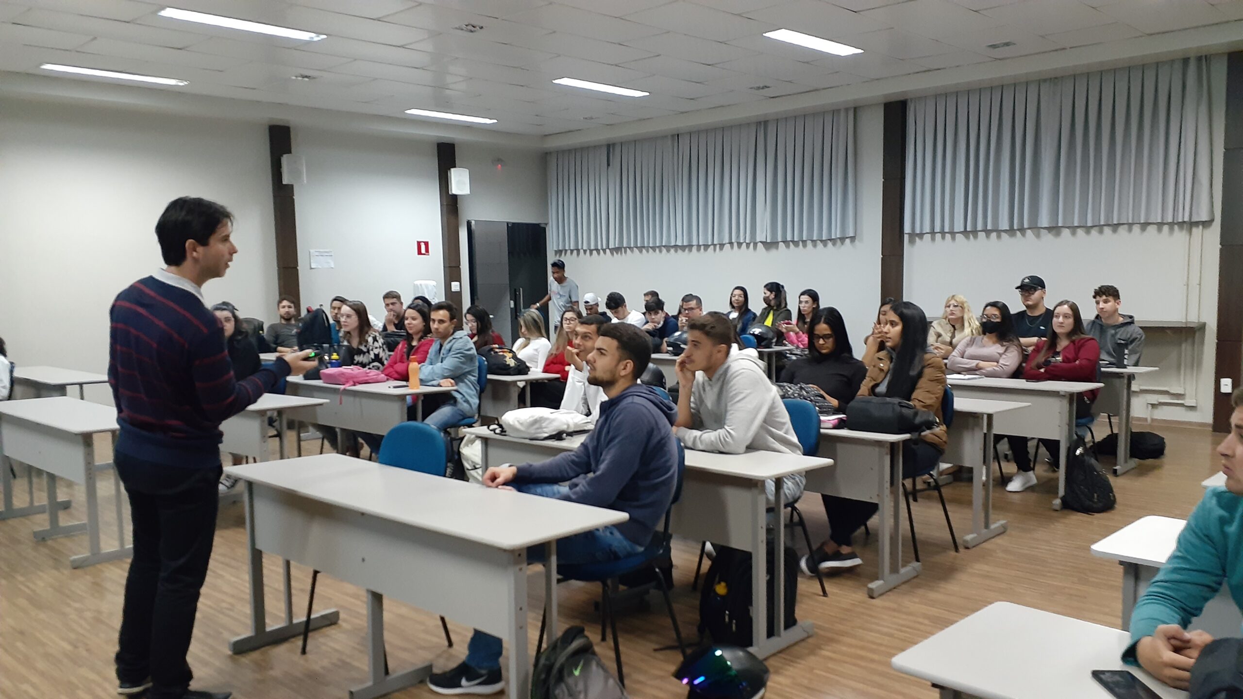 ALUNOS PARTICIPAM DE PALESTRA SOBRE PATOLOGIAS NAS EDIFICAÇÕES