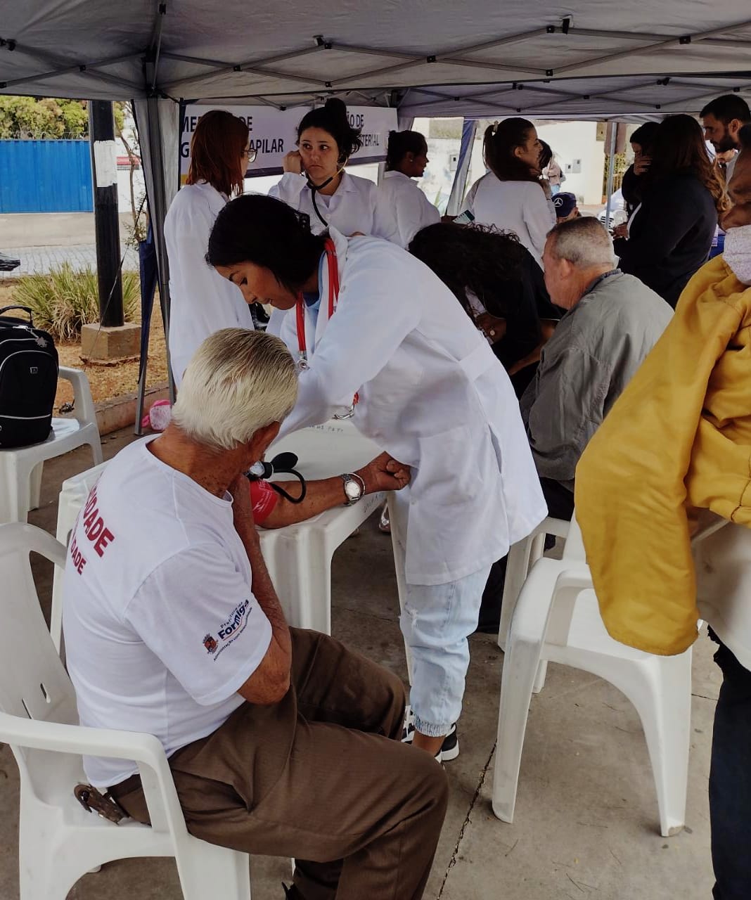 CENTRO UNIVERSITÁRIO OFERECE SERVIÇOS NO EVENTO CRAS NA PRAÇA