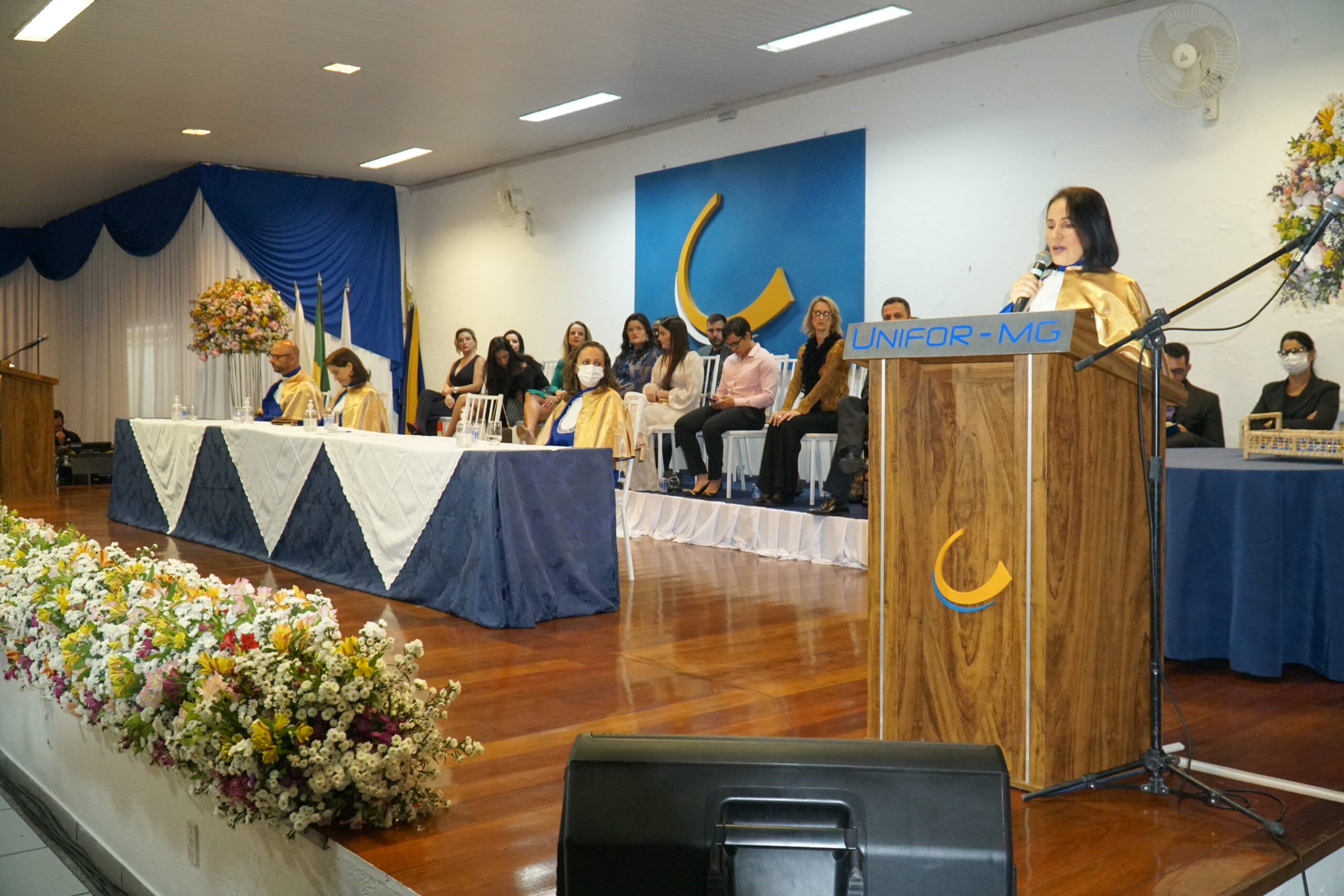 UNIFOR-MG REALIZA FORMATURA DOS CURSOS DE DESIGN DE INTERIORES, ESTÉTICA E MARKETING