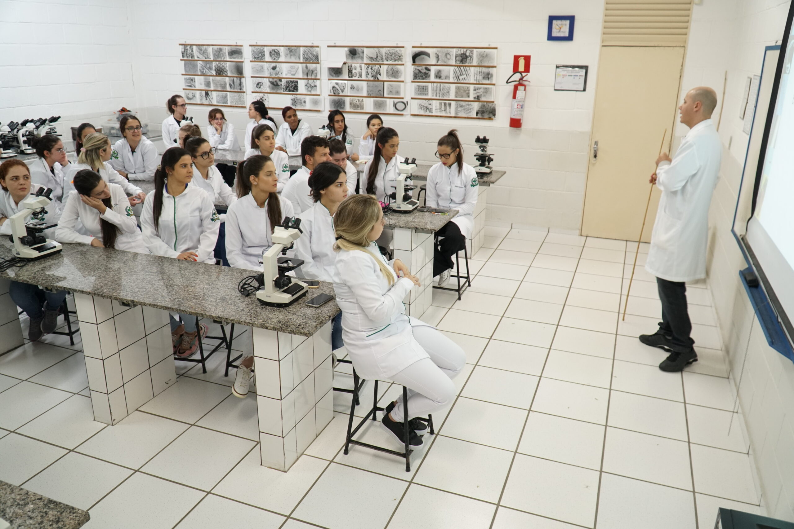 UNIFOR-MG REALIZA IX SEMANA DA BIOMEDICINA