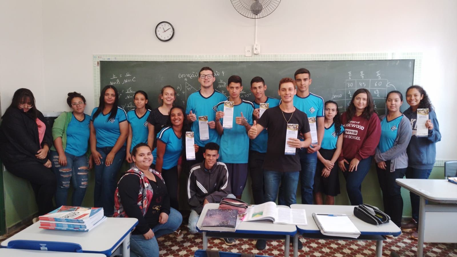 ALUNOS DE ENGENHARIA AGRONÔMICA APRESENTAM PROJETO DE EXTENSÃO EM ESCOLAS