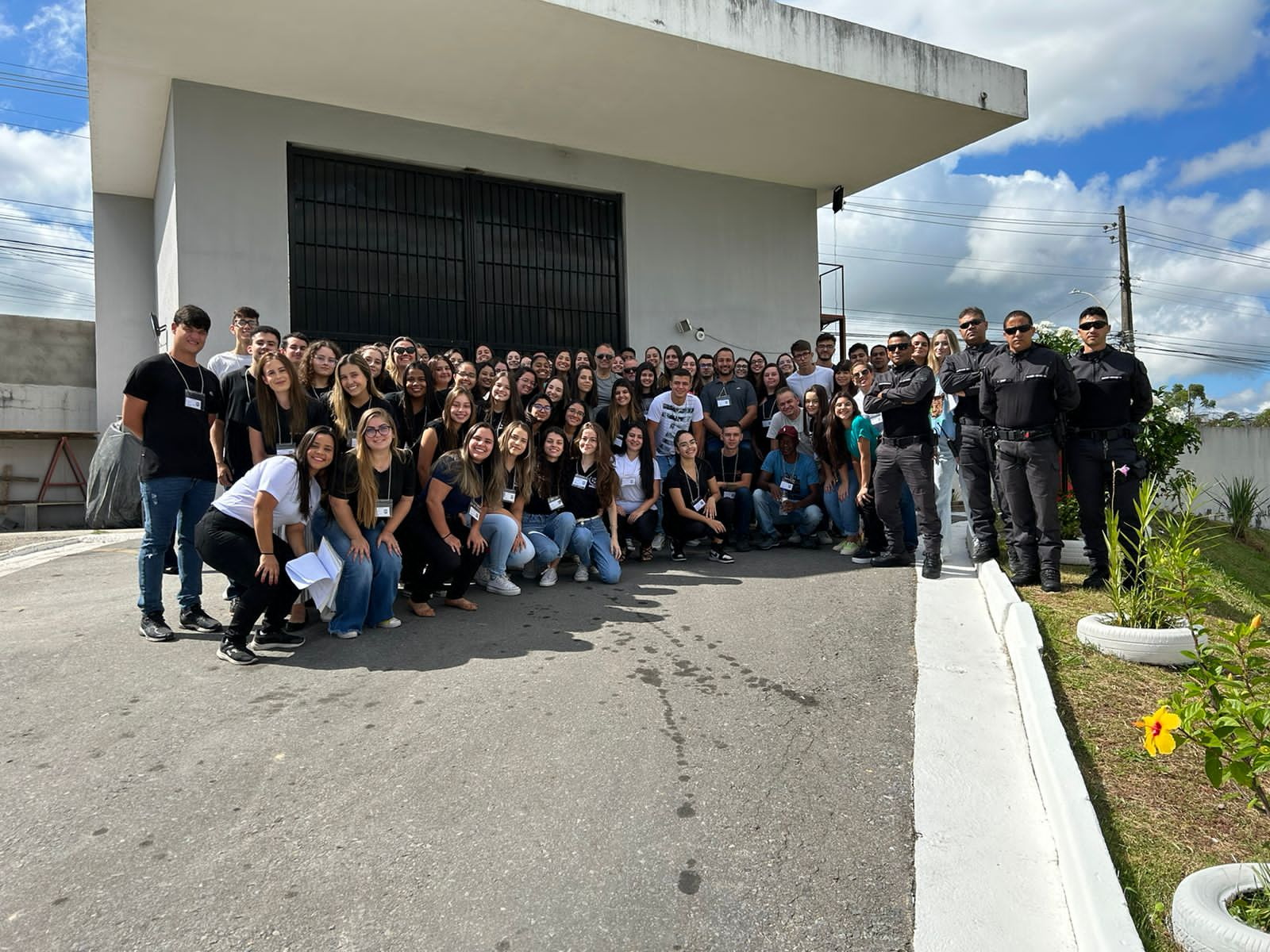 ALUNOS DO CURSO DE DIREITO VISITAM APAC E PENITENCIÁRIA