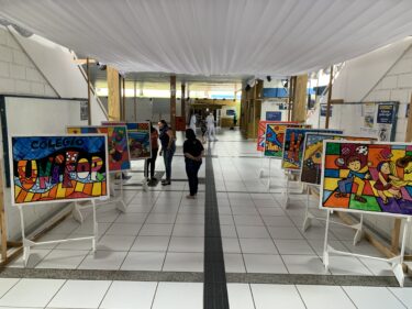 UNIFOR-MG RECEBE EXPOSIÇÃO INSPIRADA EM ROMERO BRITTO