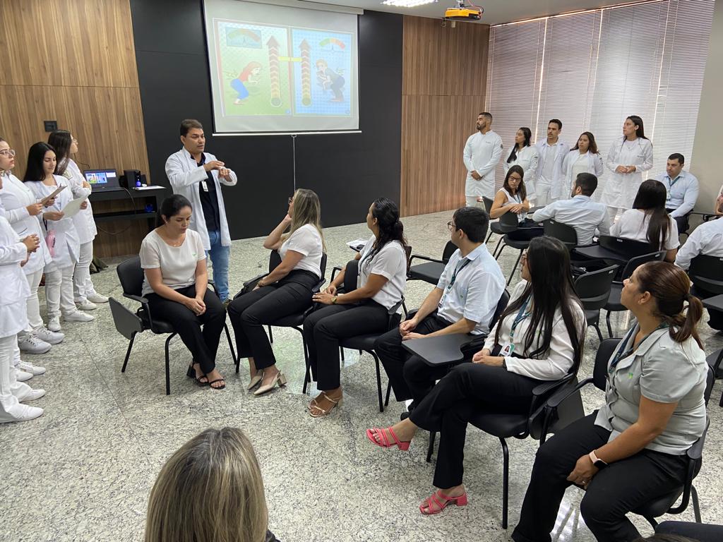 SICOOB CENTRO-OESTE RECEBE PROJETO SOBRE DOR MUSCULOESQUELÉTICA