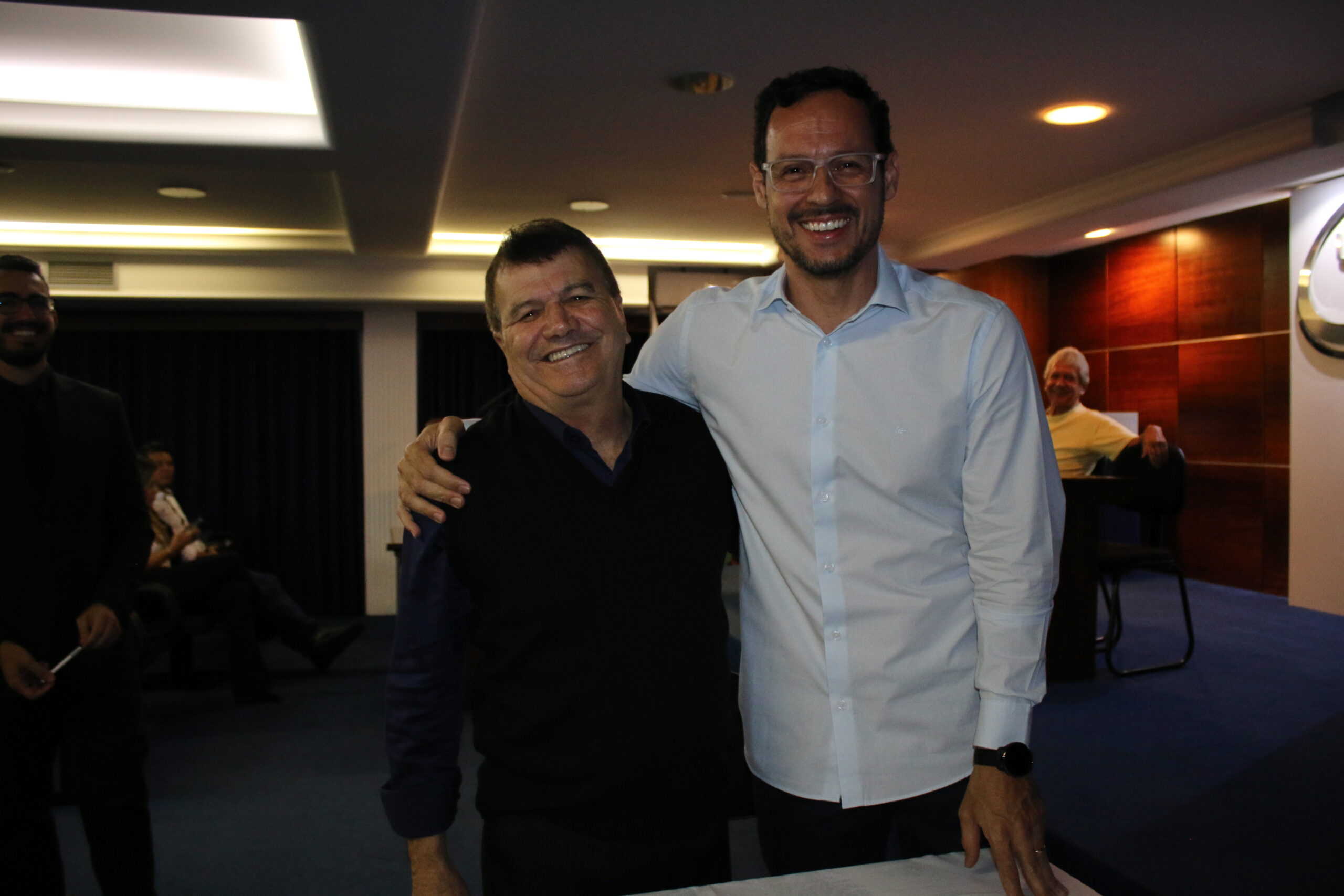 PROF. ME. ANDRÉ HOSTALÁCIO FREITAS É ELEITO PRESIDENTE DA FUOM