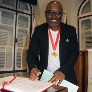 EGRESSO DO CURSO DE BIBLIOTECONOMIA TOMA POSSE NO INSTITUTO HISTÓRICO E GEOGRÁFICO DO MUCURI