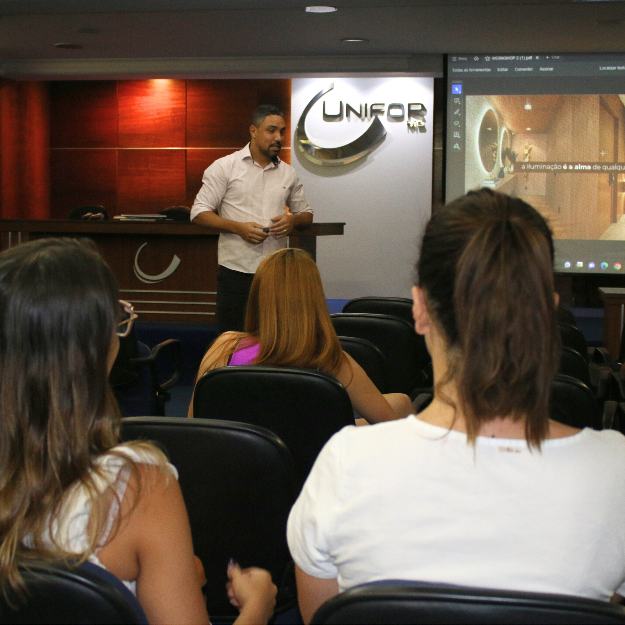 ALUNOS PARTICIPARAM DE SEMINÁRIO DE ARQUITETURA E URBANISMO