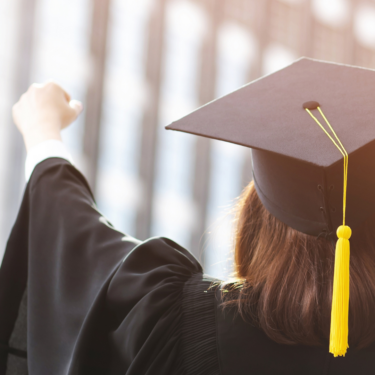 DIPLOMA DE ENSINO SUPERIOR GARANTE VANTAGEM COMPETITIVA AOS PROFISSIONAIS