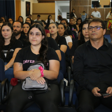 ALUNOS DOS CURSOS DE FISIOTERAPIA E ENFERMAGEM PARTICIPAM DE MESAS DE DEBATE NO UNIFOR-MG