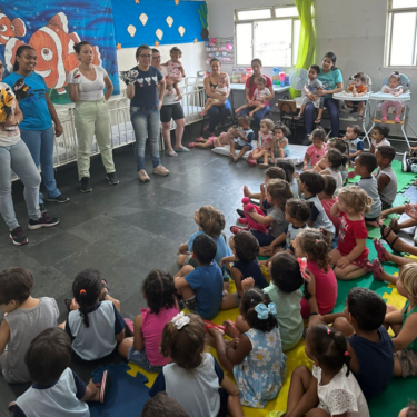 ALUNOS DE ENFERMAGEM PARTICIPAM DE PROGRAMA SAÚDE NA ESCOLA