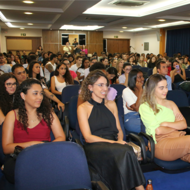 LANÇAMENTO DE LIVRO E DE REVISTA DO CURSO DE DIREITO É REALIZADO NO UNIFOR-MG