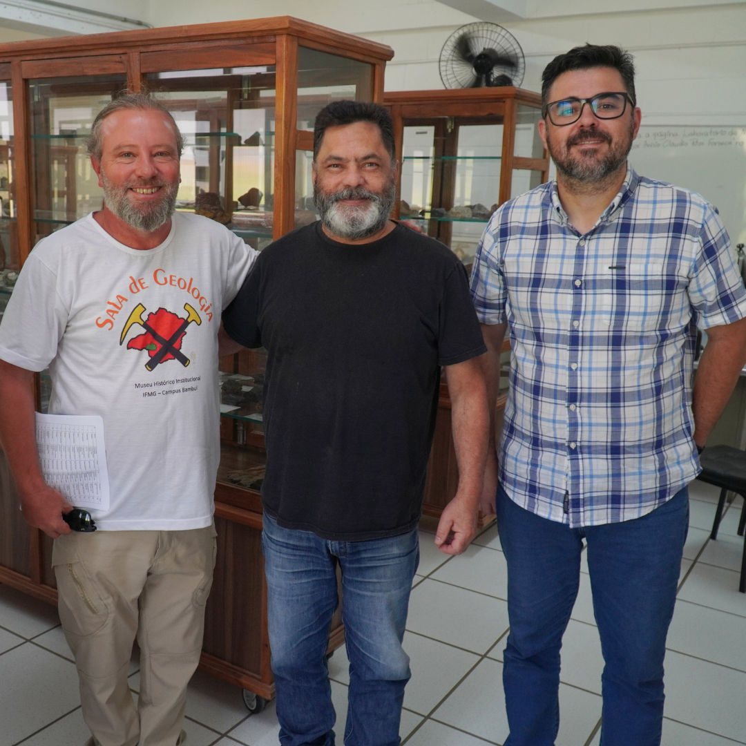 MUSEU DE MINERALOGIA DO UNIFOR-MG REALIZA DOAÇÃO PARA O PROJETO SALA DE GEOLOGIA DO INSTITUTO FEDERAL DE BAMBUÍ