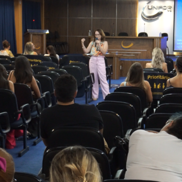 ALUNOS PARTICIPAM DE PALESTRA SOBRE SOCIODIVERSIDADE